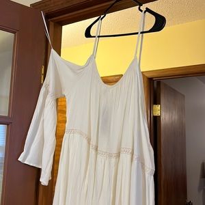 NWT Francesca’s Bare Shoulder Dress in Winter White - Sz Lg